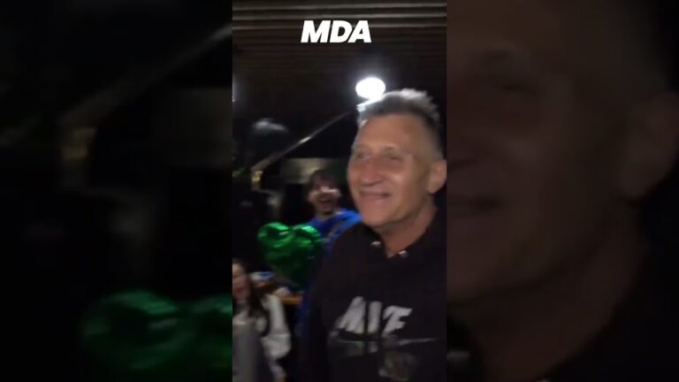 Video viral: polémico beso que genera reacciones negativas